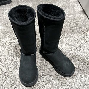 Women’s black UGGS classic tall